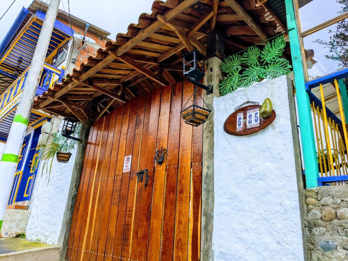 El Aguacate - Casa Tipica Cafetera Colombiana *