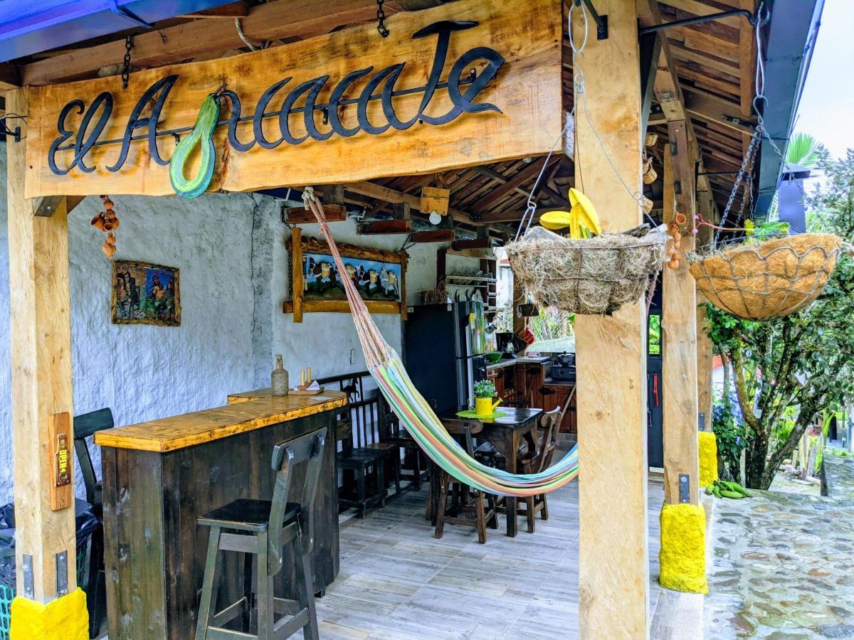 El Aguacate - Casa Tipica Cafetera Colombiana