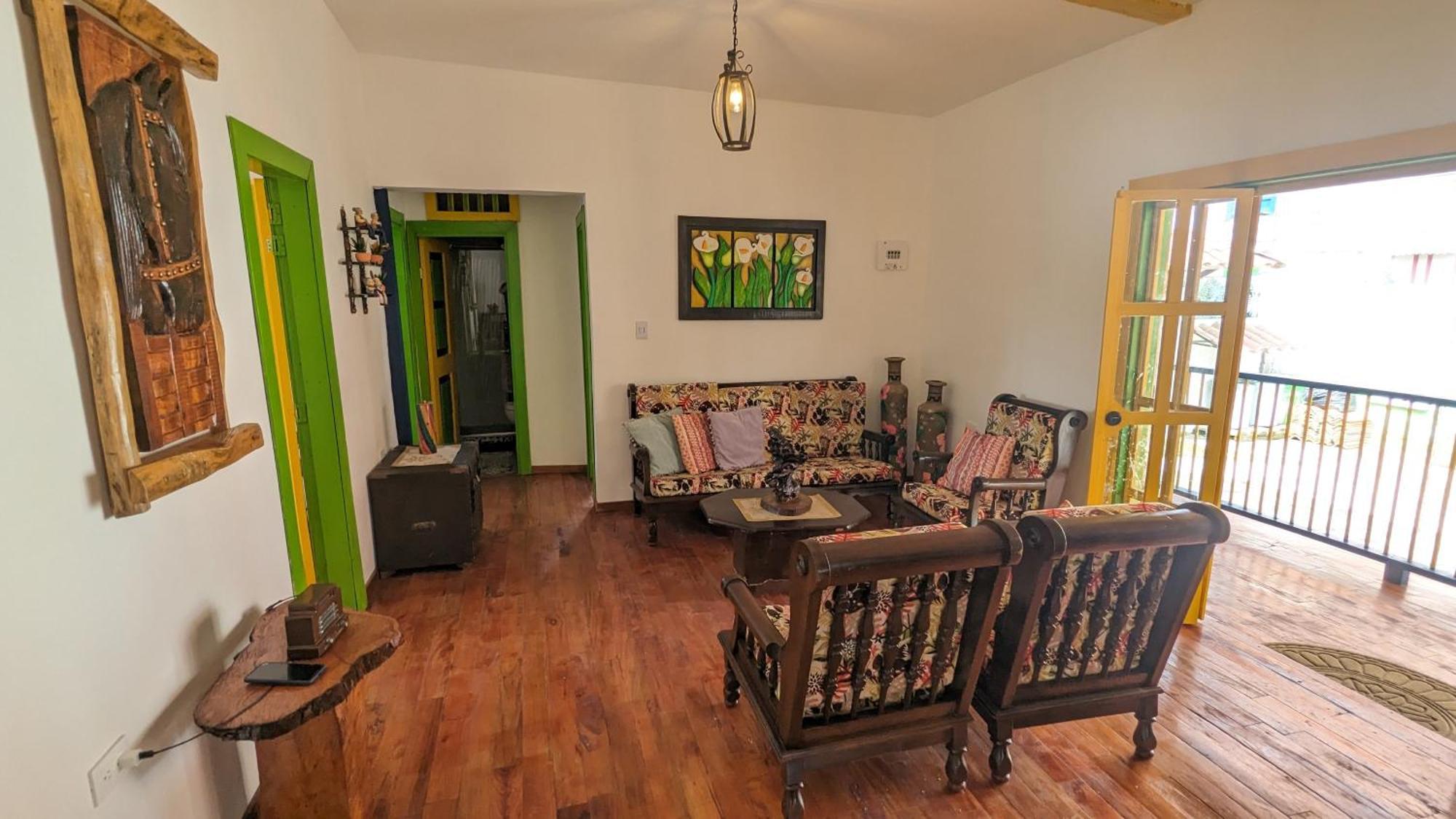 El Aguacate - Casa Tipica Cafetera Colombiana